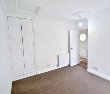 2 bedroom end of terrace house to rent - Photo 3