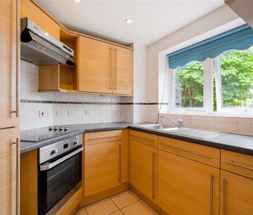 1 bedroom retirement property to rent - Photo 6