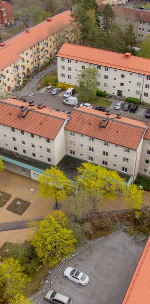 Sjösatorg, Bandhagen - Photo 1