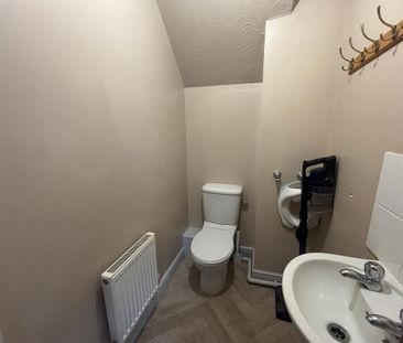 2 bedroom end of terrace house to rent - Photo 5