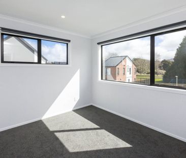 8 Reakes Crescent, Wallaceville, Upper Hutt - Photo 2