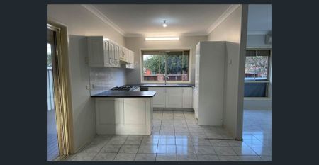 Modern 4 Bedroom Townhouse - Photo 4