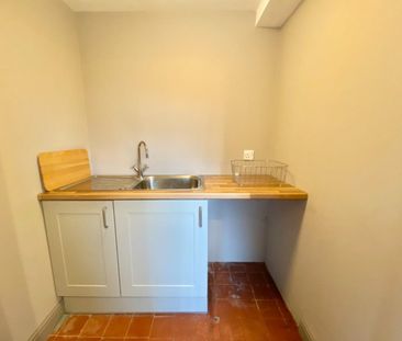 5 bedroom House To Let - Photo 2