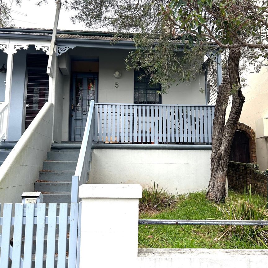 Rozelle - Photo 1