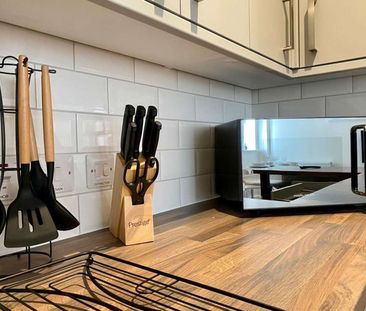 OX Living is proud to present this high-quality 5-bedroom co-living... - Photo 1
