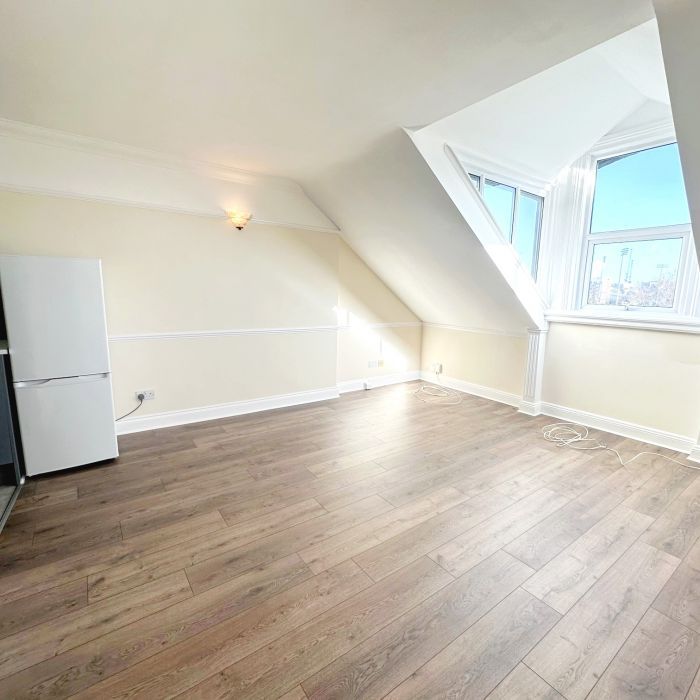 2 Bedroom Flat, The Drive, Hove - Photo 1