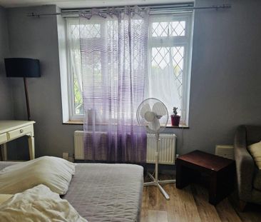 4 bedroom terraced house to rent - Photo 4