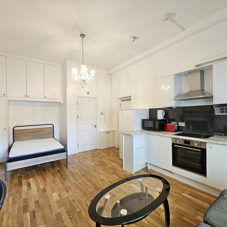 Studio to rent - Photo 1