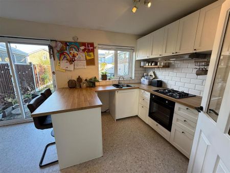 3 bedroom semi-detached house to rent - Photo 4