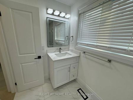 Detached Home For Lease | W9229490 - Photo 5
