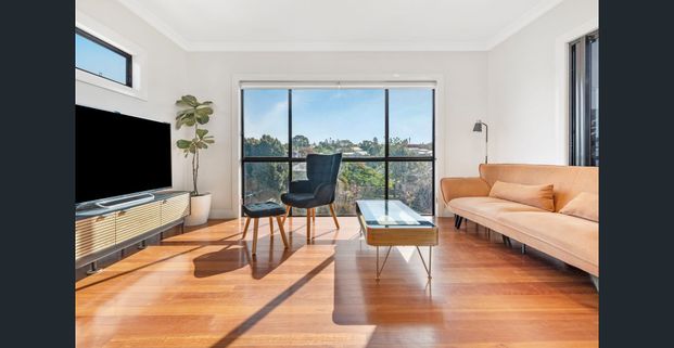 Well presented family home - Photo 1