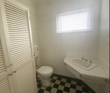 Sought-after Williamstown location - Photo 4