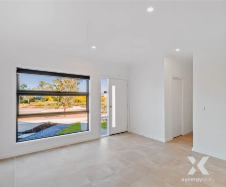 3 Bed, 2 Bath - Photo 2