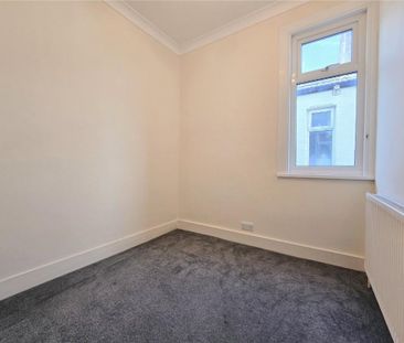 2 bed apartment to rent in Sweyne Avenue, Southend-On-Sea, SS2 - Photo 3