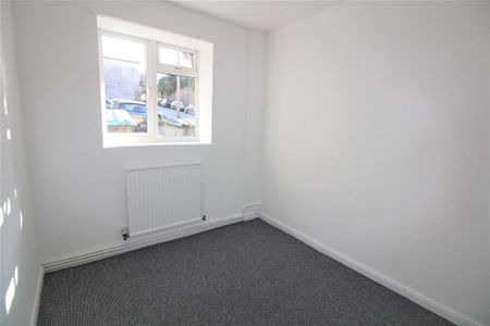 3 bedroom apartment to rent - Photo 4