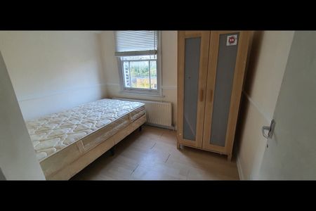 Room in a Shared Flat, London, SE8 - Photo 3