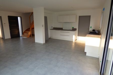 Maison 4 chambres à MONTREUIL JUIGNE - Photo 2