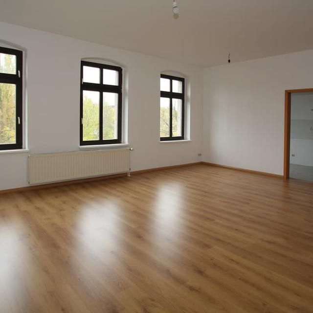 EBK... Großes Wohnzimmer... Bad mit Fenster - Photo 1