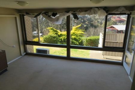 THREE BEDROOM TOWNHOUSE! - Photo 2