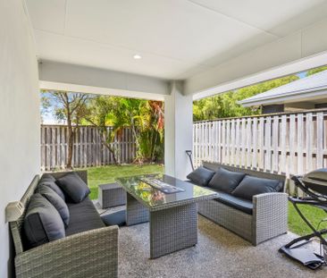 FAMILY HOME WITHIN WALKING DISTANCE TO TAVERN AND BEACH - Photo 2