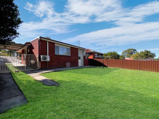 75 Vardys Road, Lalor Park NSW 2147 - House For Rent | Domain - Photo 1