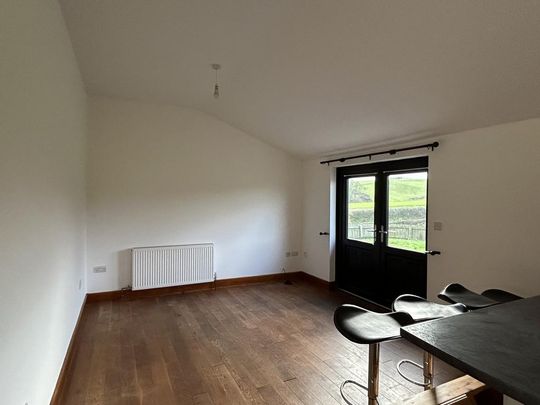 2 bedroom barn conversion to rent - Photo 1