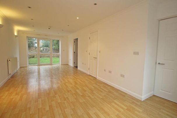 4 bedroom semi-detached house to rent - Photo 1