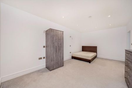 3 bedroom flat to rent - Photo 4