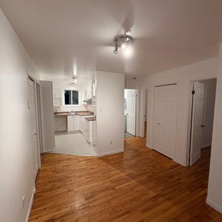5 1/2 + entrée privée à louer - Photo 4
