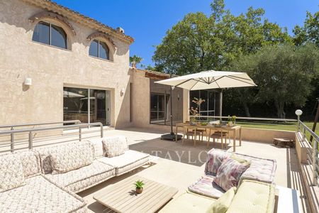 Maison à louer Mougins, Cote d'Azur, France8 500 EUR / Mois - Photo 3