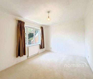 Whitebeam Gardens, Farnborough, GU14 - Photo 6