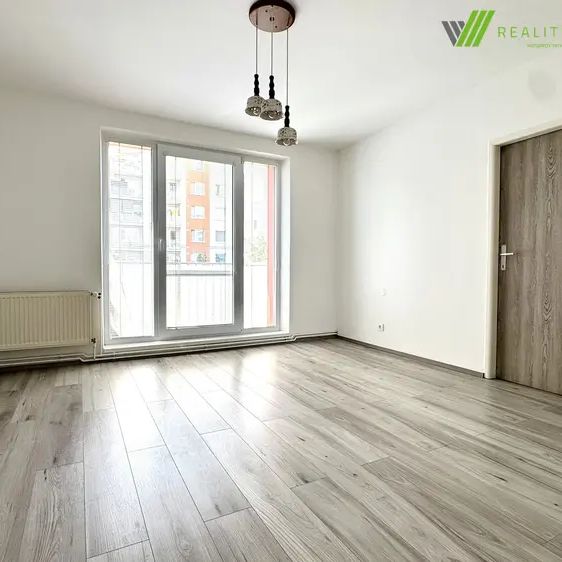 Pronájem bytu 3+1 s balkonem na ul. Seifertova v Hodoníně - Photo 1