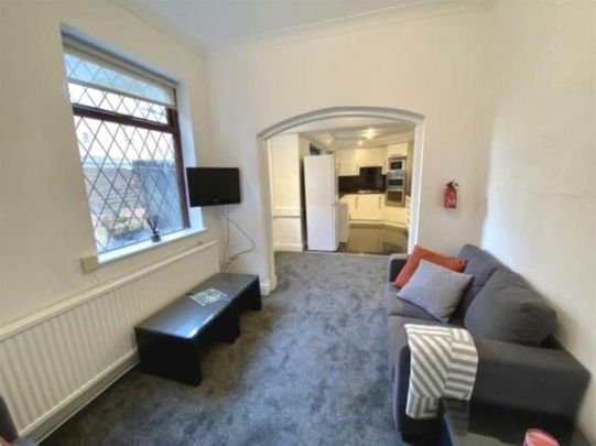 1 bedroom in a house share to rent - Photo 1