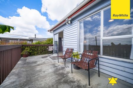 Cozy 2-Bedroom Home in the Heart of Stanmore Bay - Photo 5