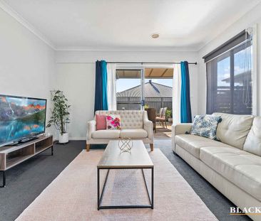 SINGLE LEVEL 3 BEDROOM HOME ACROSS FROM GOOGONG SHOPS, PARK AND SCHOOL - Photo 5