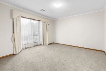 Well-Maintained Family Home in the Heart of Werribee - Photo 5