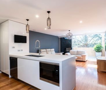 Tri-level Three Bedroom Terrace Residence - Photo 1