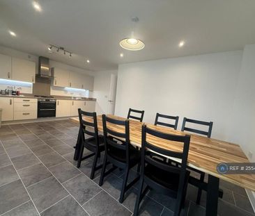 4 bedroom detached house to rent - Photo 3