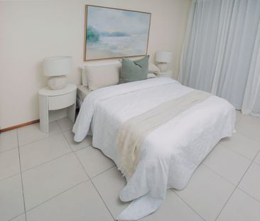 2-Bedroom Burleigh Retreat – Walk to James Street & the Beach - Photo 4
