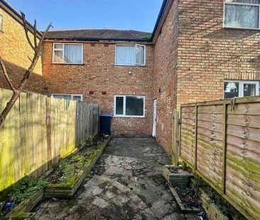 2 bedroom maisonette to rent - Photo 1