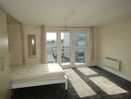 1 bed Studio Apartment - To Let - Photo 3