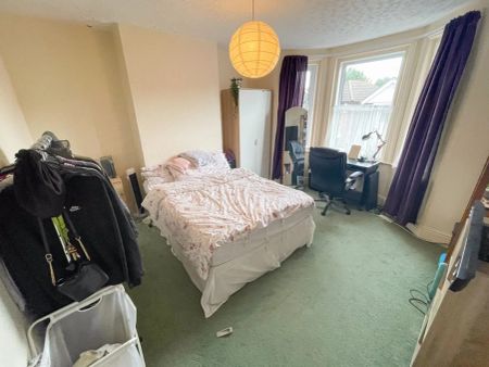 To Rent Bemister Road, Winton, Bournemouth, BH9 £1,680 pcm Tenancy Info - Photo 3