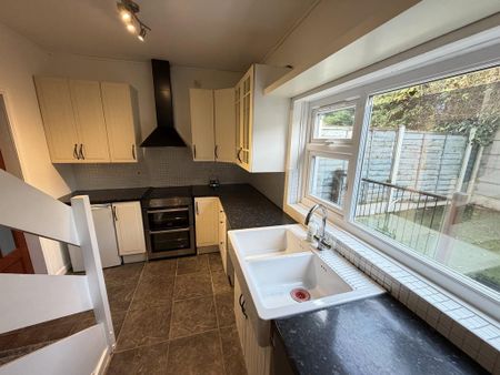 2 bedroom terraced house to rent - Photo 4