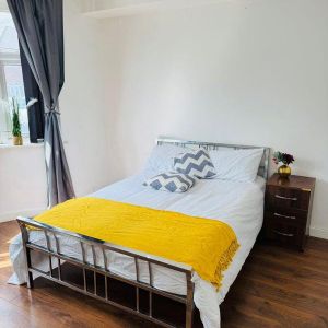 1 bedroom in a house share to rent - Photo 2