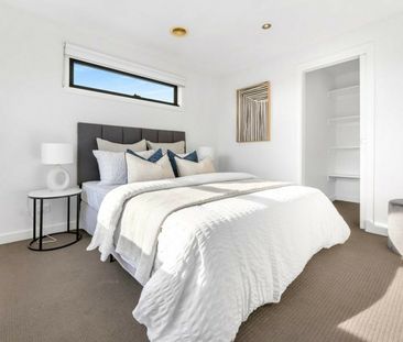 Modern Townhouse Nestled in Sought After Location - Photo 5