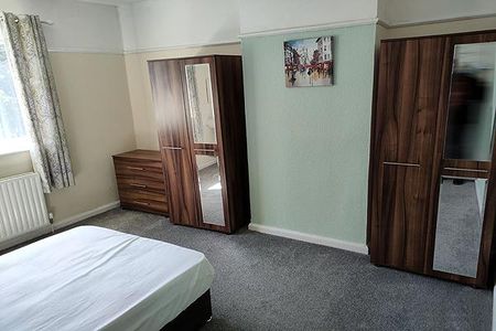 4 bedroom semi-detached house to rent - Photo 3