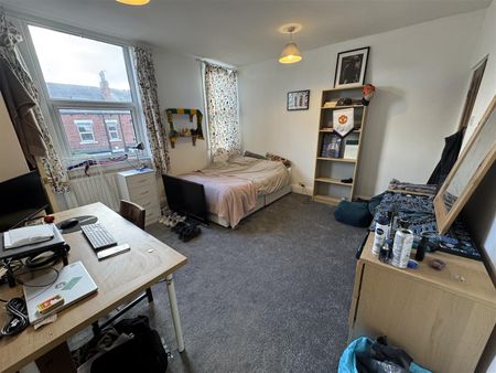 Newport Gardens, Burley, LS6 3DA, Leeds - Photo 3