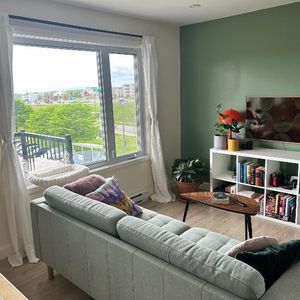 4 1/2 semi-meublé avec 2 stationnements. PREMIER MOIS GRATUIT! - Photo 2