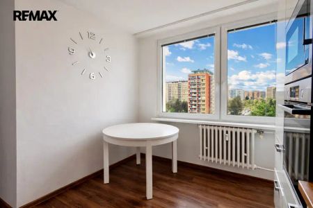 Dlouhodobý pronájem moderního 3+1 s balkónem, Frýdlantská , Praha 8 - Photo 2