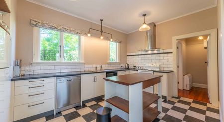 Pride On Preston - Photo 2